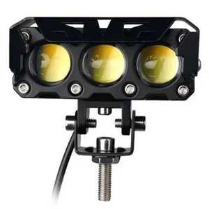 FARO RECTANGULAR PARA MOTO CON 3 HIPER LEDS, ESTROBO Y LUPA, BLANCO/AMARILLO
