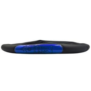 FUNDA PARA VOLANTE MEDIANA CON REFLEJANTE DE 38 CM CON PEZ NEGRO CON AZUL.