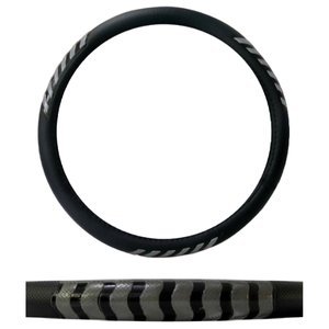 FUNDA PARA VOLANTE EXTRA EXTRA GRANDE CON REFLEJANTE DE 45 CM CON FLECHAS ONDULADAS NEGRO CON PLATA.