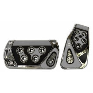 CUBREPEDAL COMBINADO CROMO CON HULE PARA AUTOMÓVIL AUTOMÁTICO CARBÓN CON GRIS.
