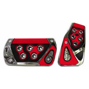 CUBREPEDAL COMBINADO CROMO CON HULE PARA AUTOMÓVIL AUTOMÁTICO CARBÓN CON ROJO.