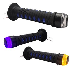 PUÑO PARA MANUBRIO CUBIERTO DE HULE TIPO KATANA NEGRA CON LUZ BLANCA Y DIRECCIONAL AMBAR